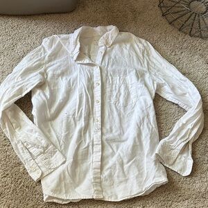Gap shrunken boyfriend white button up